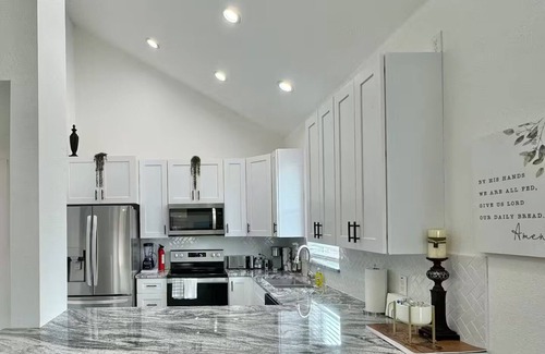 Cross Mountain House | #1 Entire Townhome in San Antonio