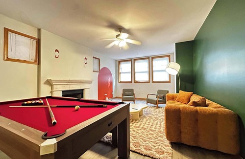 Wicker Park Apartment | 1 Free Parking, Sleeps 10