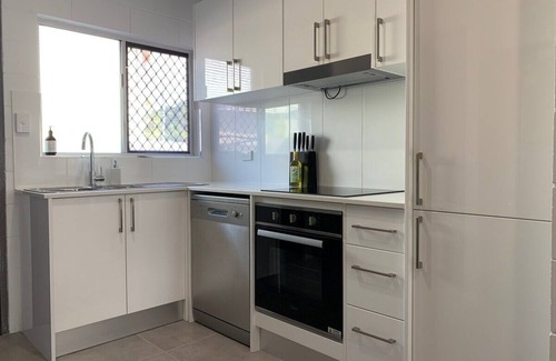 Hermit Park Apartment | #1 Haven on Hughes 2BR Clean Peaceful Close to City