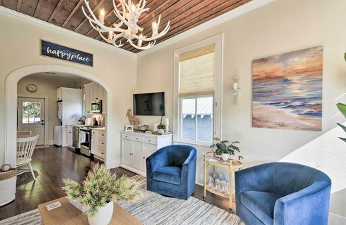 Galveston House | 1 Mi to Beach: Coastal Cottage in Galveston