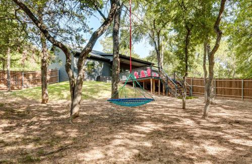 Pottsboro House | 1 Mi to Boating and Beaches Lake Texoma Getaway