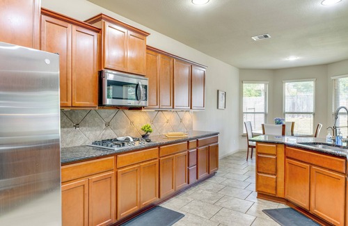 Conroe House | < 1 Mi to Lake Conroe: Home w/Furnished Patio!