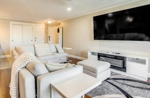 Manchester Apartment | 1 Mi to Millyard District Unit with Furnished Porch