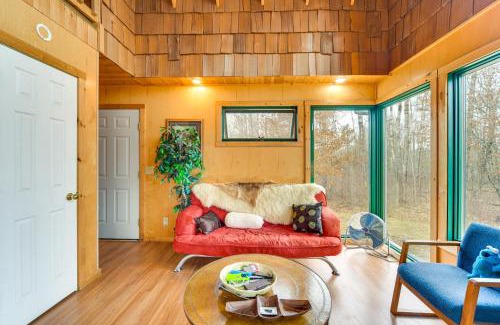 Trego House | 1 Mi to South Twin Lake Cabin with Deck in Trego!