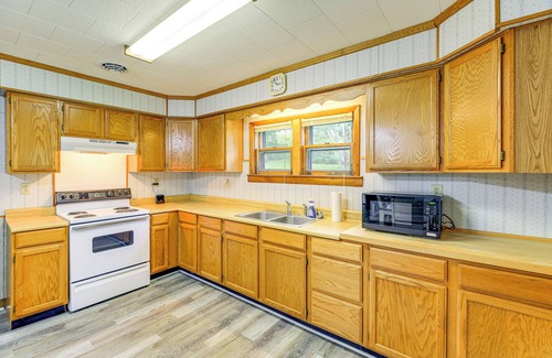 Damascus House | 1 Mi to Virginia Creeper Trail: Serene Family Home