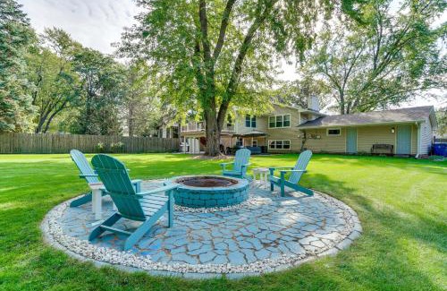 White Bear Lake Apartment | 1 Mi to White Bear Lake and Dtwn Twin Cities Escape