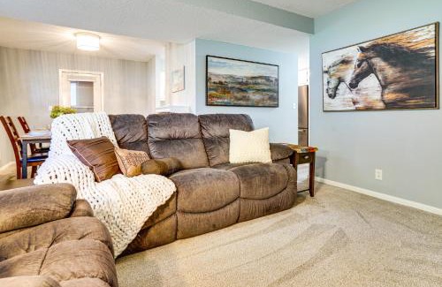 White Bear Lake Apartment | 1 Mi to White Bear Lake and Dtwn Twin Cities Escape
