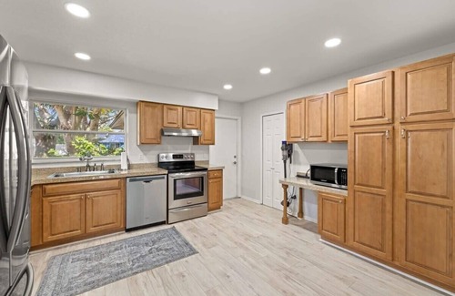 Wexford Leas House | 1 Mile to Beach~ Private Pool Oasis!~Volleyball