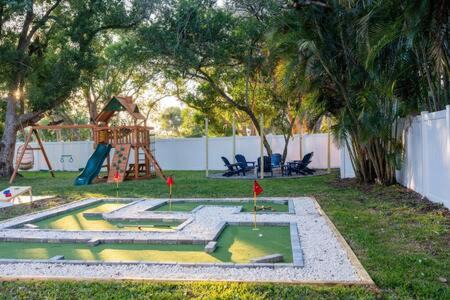 Wexford Leas House | 1 Mile to Honeymoon Island ~Heated Pool ~Putt Putt