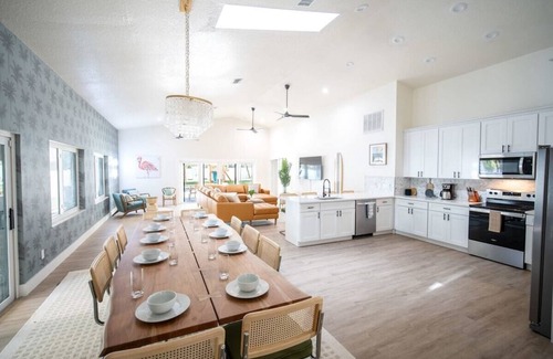 Wexford Leas House | 1 Mile to Honeymoon Island ~Pool ~Putt Putt