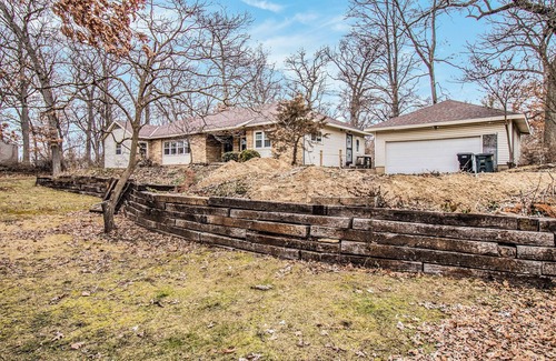 Wooded Estates House | 1 mile to ND Stadium, free parking, king bed