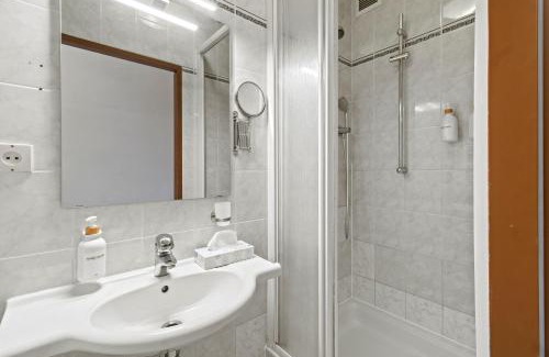 Meidling Hotel | 1 Min to U6 Niederhofstraße I Near Schönbrunn