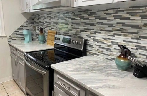 Scott House | 1 minute from I-10