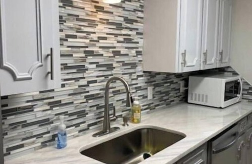 Scott House | 1 minute from I-10