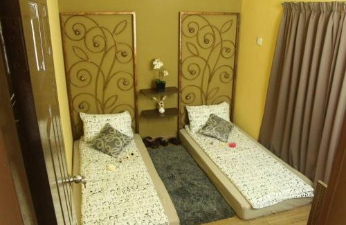 Teluk Intan House | 1 MINUTES TO TOWER SENTRAL INTAN HOMESTAY 6 ROOMS