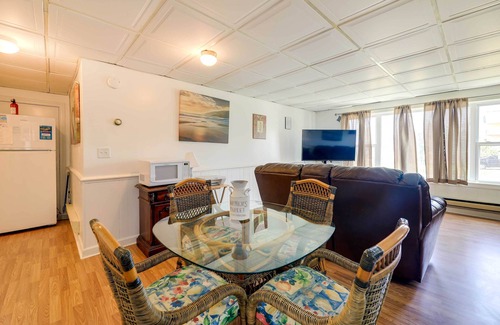 Emerald Isle Apartment | ‘1 Ocean Fun:' Emerald Isle Apt, Steps to Beaches!