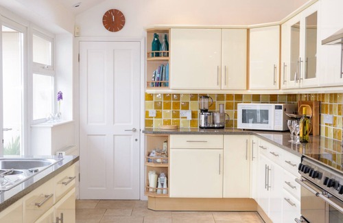 Salcombe Cottage | 1 ORCHARD COTTAGES, pet friendly, with a garden in Salcombe