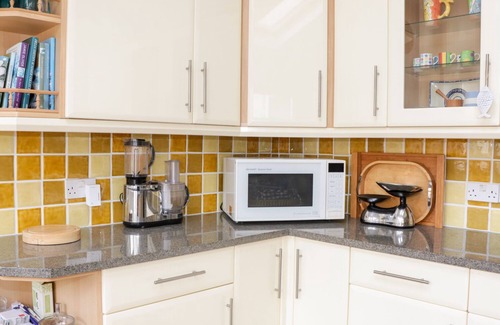 Salcombe Cottage | 1 ORCHARD COTTAGES, pet friendly, with a garden in Salcombe