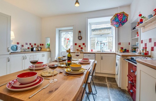 Hawes House | 1 Rose Cottage - Three Bedroom House, Sleeps 5