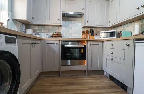 Lowestoft Cottage | 1 RUMSBY COTTAGES, pet friendly, with open fire in Kessingland