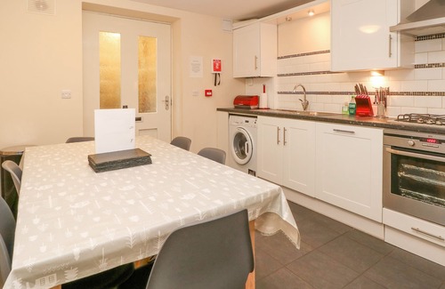 Buxton Apartment | 1 SOUTHGATE, family friendly, luxury holiday cottage in Buxton