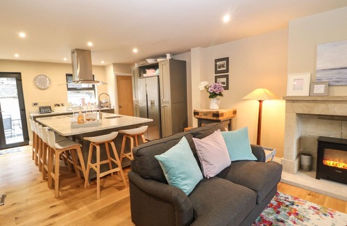 Lothersdale Cottage | 1 STANSFIELD MEWS, pet friendly, luxury holiday cottage in Cononley