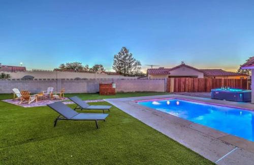 Henderson House | 1 Story, 3 BR Home w Hot tub, Pool Grill, Firepit