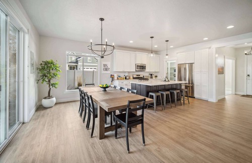 Orem House | #1 Summer Retreat/Custom Sauna/Theatre/Lux MTN Spa