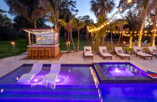 Tampa Apartment | #1 Tampa Waterfront Private Resort, 13BR Sleeps 40+, Heated Pool, Theater