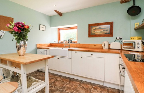 Fiddington Cottage | 1 THE COACH HOUSE, family friendly, with a garden in Yarde