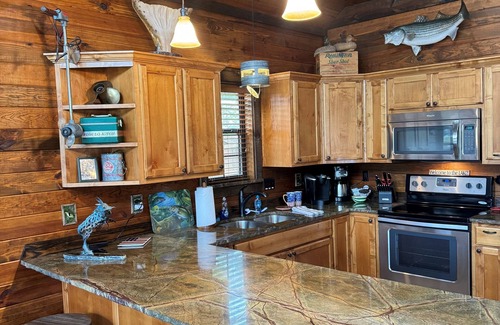 Alba Cabin | #1 Top-Rated Waterfront Lodge on Lake Fork Pet Friendly