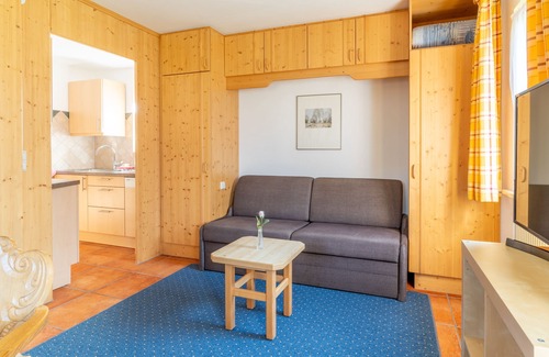 Blindau Apartment | (1) Zwerchenberg: Zwei-Raum-Ferienwohnung 43qm, Dusche/WC, Extra-Schlafzimmer, Küche, Balkon