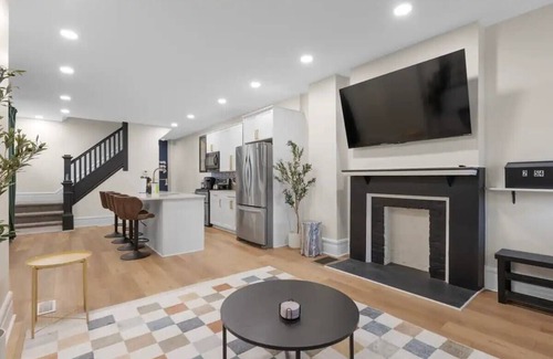 Glen Echo House | 10-Bedroom Escape with Fenced Yard and Games