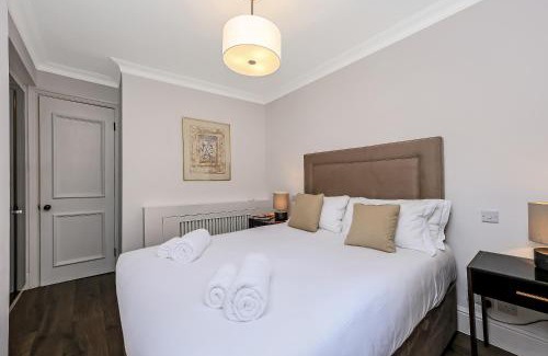 Mayfair Apartment | 10 Curzon Street by Mansley