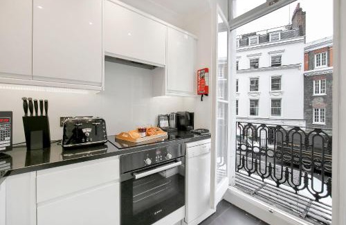Mayfair Apartment | 10 Curzon Street by Mansley