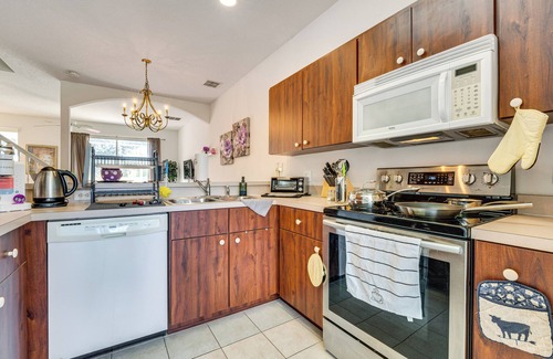 Kissimmee House | 10 Mi to Disney World: Townhome w/Community Pool!