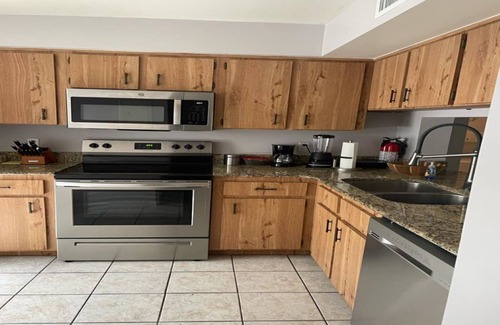 Orlando Condo | 10 min from MCO, airport, 15 min to Disney! Enjoy golf, pickleball, gated condo