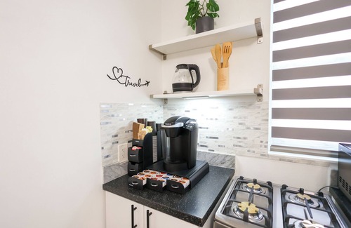 West Little Havana House | 10 min from MIA - Guest suite w/FREE parking in Quiet Neighborhood