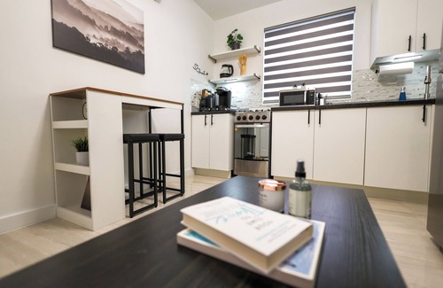 West Little Havana House | 10 min from MIA - Guest suite w/FREE parking in Quiet Neighborhood