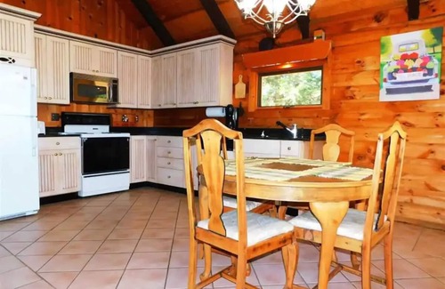 South Londonderry Ski Chalet | 10 min from Stratton! Log Cabin w/Beautiful Views