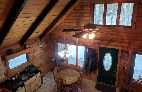 South Londonderry Ski Chalet | 10 min from Stratton! Log Cabin w/Beautiful Views