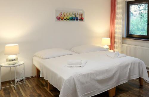 Am Waldfriedhof Apartment | 10 min subway U-Bahn to Marienplatz 130 m2 - 4BR - 2Bath