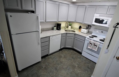 Killington Condo | 10 min Walk or Free Shuttle to Snowshed Lift! 2BR/2 Bath @ Mt Green Resort