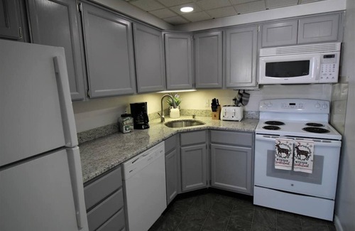 Killington Condo | 10 min Walk or Free Shuttle to Snowshed Lift! 2BR/2 Bath @ Mt Green Resort