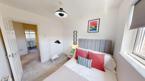Liverpool Apartment | 10 Mins To Airport Movie-ready Wm Parking