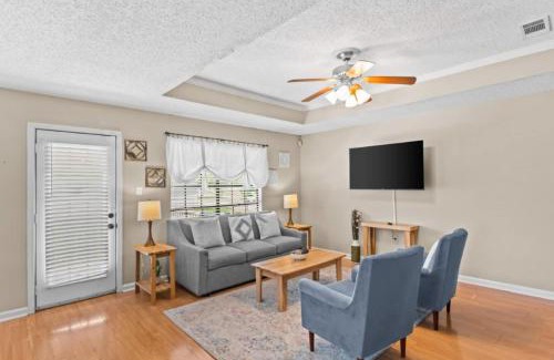 South Baton Rouge House | 10 Mins to Tiger Stadium South Burbank Bungalow