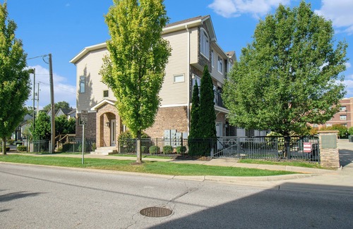 Notre Dame House | 10 Minute Walk to Notre Dame Stadium - 1st Class Accommodations - Updated 2024