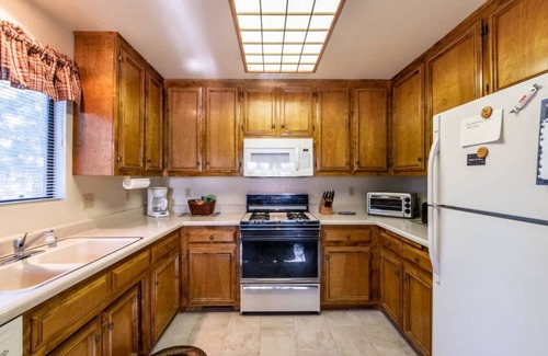 Summit Estates House | 10 Minute Walk to Snow Summit- Cozy Mountain Cabin