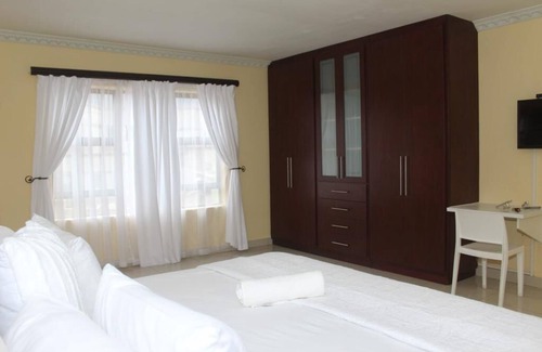 Burgersfort Bed & Breakfast | 10 minutes to the shopping mall,