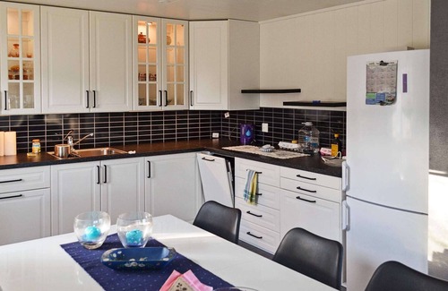 Austvagoy House | 10 person holiday home in Laukvik